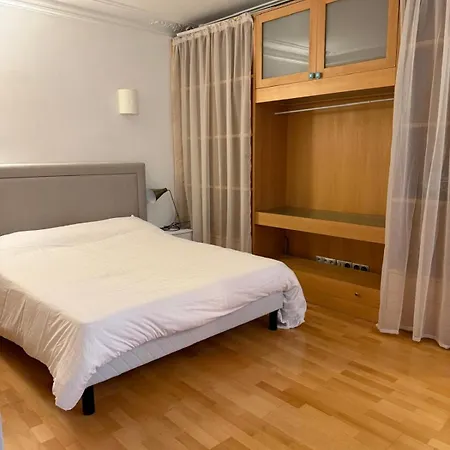 Cosy - Porte Maillot Apartment Paris